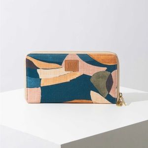 Beautiful light crossbody / wristlet / oversized zippered wallet
